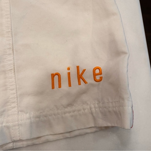 Nike Women’s athletic hooded zip up jacket / windbreaker white sz M - Picture 13 of 14